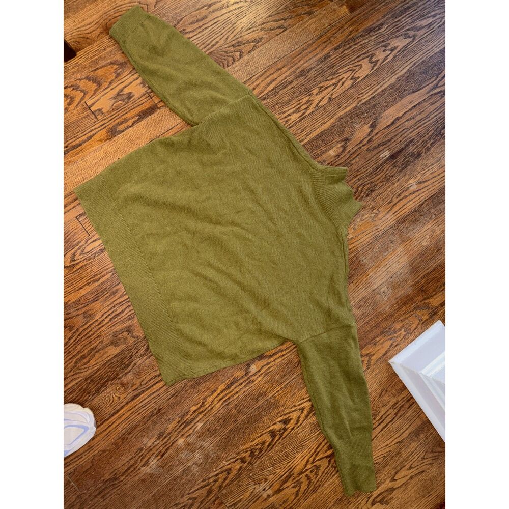 Green knit turtleneck sweater
